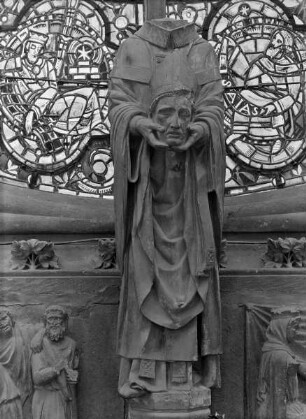Mittleres Westportal — Der heilige Dionysius