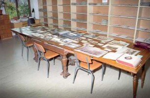 Sächsische Landesbibliothek - Staats- und Universitätsbibliothek Dresden. Außenstelle Deutsche Fotothek. 2. Obergeschoss. Dienstzimmer für Projekt Marburger Index (zugleich Beratungsraum)