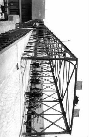 Ulm Brücke Reichsstraße 28 alt Blaubeurer Torbrücke Fußgänger Polizist