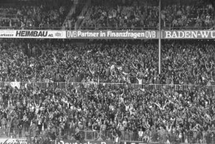 Fußballspiel KSC : Schalke 04 im Wildparkstadion