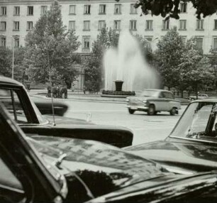 Bulgarien, Sofia, Straßenbild mit Parkplätzen