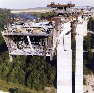 Kochertalbrücke, km 679,942 - 681,070 Gebaut 1976 - 1979; Freivorbau