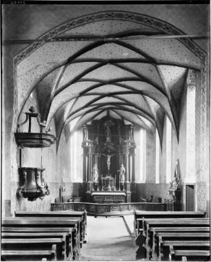 Weinheim Sankt Laurentius Kirche Blick in den Chor