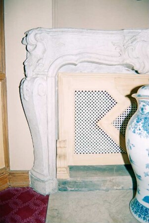Schloss Ahrensburg: Innenansicht: Gartensaal: Kaminumrandung, Detailaufnahme: August 1994