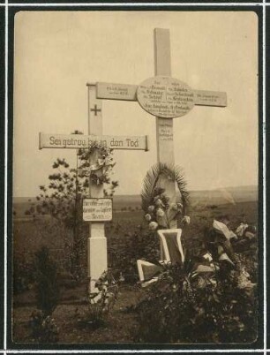 Erster Weltkrieg - "Aus den Stellungskriegen in den Vogesen". Schlachtfeld bei Saarburg (französisch: Sarrebourg), Département Moselle; Massen- und Offiziersgrab