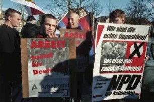 NPD-Demo gegen die Wehrmachts-Ausstellung des Hamburger Instituts für Sozialforschung, Bielefeld