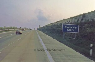 Bundesautobahn 1 Lübeck in Richtung Hamburg bei Großhansdorf: Lärmschutzwand bei Großhansdorf
