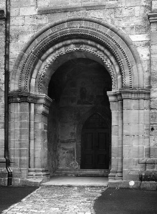 Feuchtwangen. Pfarrkirche (Ehemalige Benediktinerstiftskirche Sankt Maria) (1151/1250). Portal