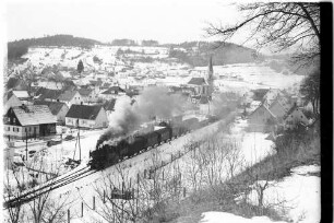 Bahnhof Neufra, Lok 15, Güterzug 305, Pfarrkirche St. Mauritius, erbaut 1862