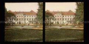 Theater und Brunnen mit Fontaine in Regensburg