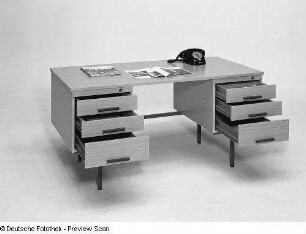 Schreibtisch (Modell 412/19)