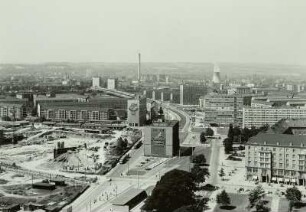 Dresden. Blick vom Rathausturm über Dr.-Külz-Ring/Budapester Straße nach Westen : Dresden, Dr.-Külz-Ring, Budapester Str.