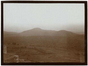 Blick v. er-rame n SSO g. [dschebel, gebel, djebel] hazzur rechts g. [dschebel, gebel, djebel] mobera [?] cf 363 [?]