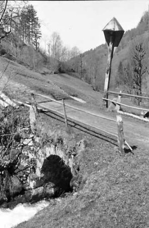Ränke; St. Peter: Brücke und Marterl