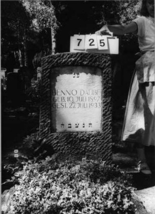 Grabstein 725