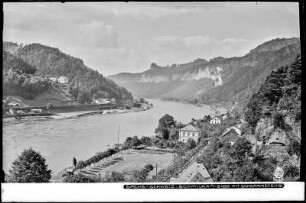 Blick auf Schmilka an der Elbe und Schrammsteine