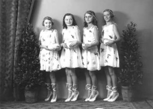 Roßwein. Weihnachts-Tanzspiel (Verschneiter Tannenwald) des Frauenvereins