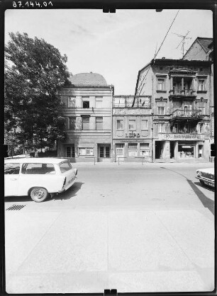 Altenburg, Rosa-Luxemburg-Straße 10/11. Wohnhäuser mit Geschäftsstelle der Liberal-Demokratischen Partei Deutschlans, Kreisverband Altenburg. Straßenfront