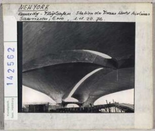 New York: Kennedy-Airport im Bau, Trans World Airlines. Architekt: Eero Saarinen