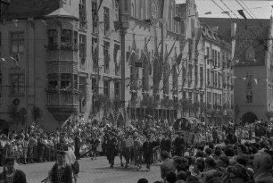 Landshut: Festzug vor dem Rathaus