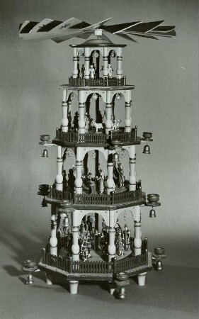Weihnachtspyramide (4-stöckig)