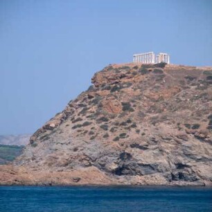 Kap Sunion. Poseidon-Tempel. Kap Sunion, 60m, das Südost-Kap Attikas, mit dem Poseidon-Tempel, 13:6 Säulen, nach 448 v. Chr.