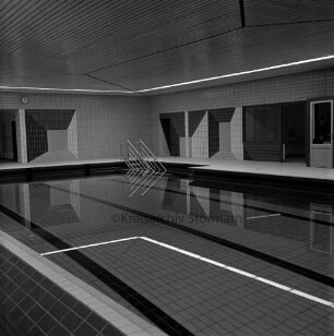 Stegen: Heinrich-Sengelmann-Krankenhaus: Alsterdorfer Anstalten: Hallenbad: Innenansicht des Therapiebades mit großem Wasserbassin