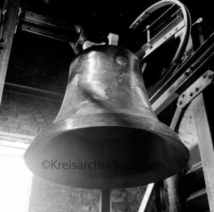Friedenskirche: Glocke im Glockenstuhl