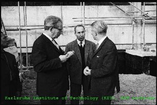 Besuch von Prof. Glenn Theodor Seaborg (Nobelpreisträger und Präsident der United States Atomic Energy Commission (USAEC)) am Kernforschungszentrum Karlsruhe (KfK)