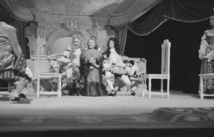 Szenenbilder aus der Komödie "Der Menschenfeind" von Molière am Schlossparktheater Berlin-Steglitz