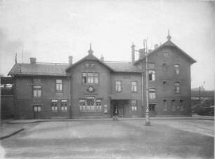 Freital-Deuben. Bahnhof. Empfangsgebäude. Stadtseite