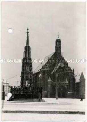 Nürnberg, Schöner Brunnen und Stadtpfarrkirche "Unserer lieben Frau"