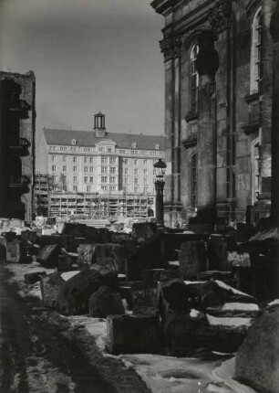 Dresden-Altstadt. Altmarkt. Westseite. Ansicht vom Trauportal der Kreuzkirche
