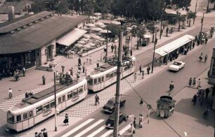 Hannover: Haltestelle in der Georgstraße, von oben, Straßenbahn groß