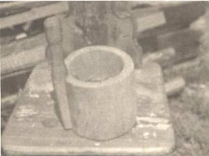 Holzgefäß aus Pannewitz : Hausrat - Geschirr. Ort: Banecy / Pannewitz. Milchkännchen aus Holz, diente dem Melken der Kalben (J. Jaurich, 1920)