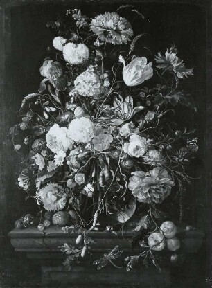 Blumen im Glase und Früchte