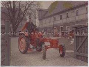 Werbefoto für einen Traktor (RS 09 Radtraktor?)