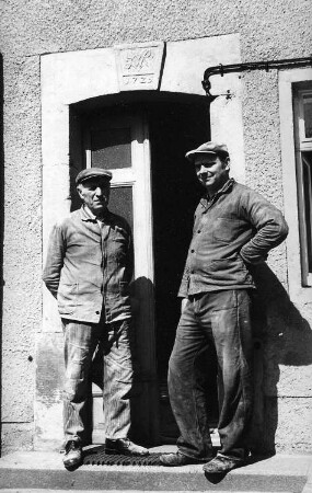 Wilsdruff-Herzogswalde. Dorfmühle. Müller Alexander Träbert mit Sohn Rudolf (rechts)