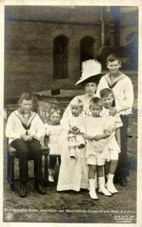 Anastasia von Mecklenburg-Schwerin mit ihren Enkeln