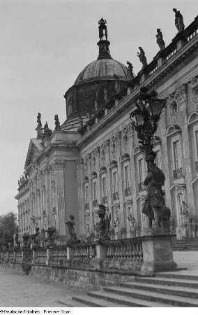 Das Neue Palais (Gartenseite) im Park von Sanssouci