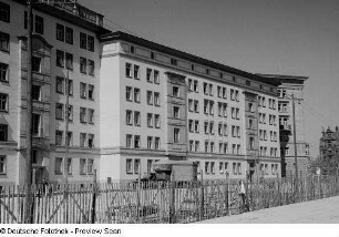 Neugebaute Wohnhäuser in der Windmühlenstraße