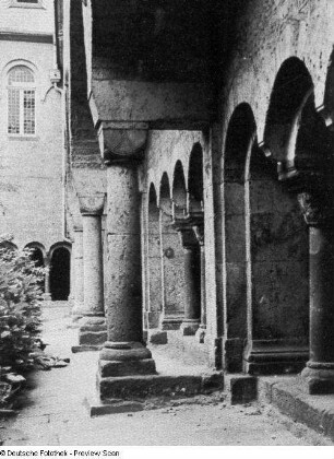 Bonn. Münster Sankt Martin (1140/1240). Kreuzgang. Teilansicht