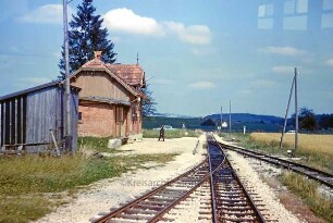 Bei Elchingen auf der Strecke Neresheim - Aalen der Härtsfeldbahn Aalen - Neresheim - Dillingen: Blickrichtung Neresheim