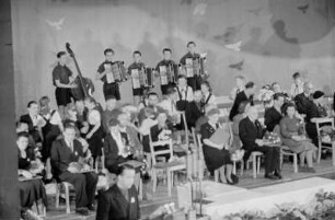 Tag des Lehrens, Auszeichnung der Verdienten Lehrer des Volkes in der Deutschen Staatsoper Berlin : Blick auf die Bühne