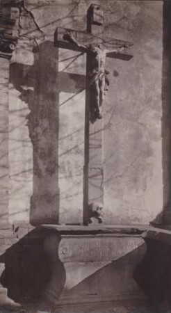 am Kirchenbportal. Kruzifix errichtet 1763, geweiht 1770