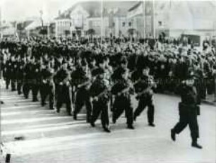 Parade der Kampfgruppen