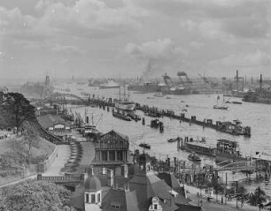 Hamburg, St. Pauli Landungsbrücken