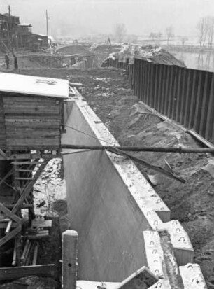 Bau der Staustufe Pleidelsheim/Neckar