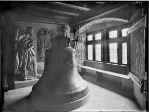 Villingen Museum im Rathaus Innenansicht Glocke und Figuren