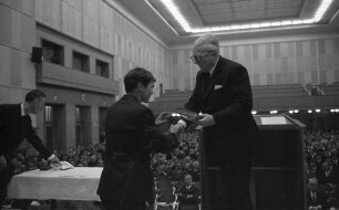Freisprechungsfeier der Industrie- und Handelskammer Karlsruhe im Großen Saal der Stadthalle.